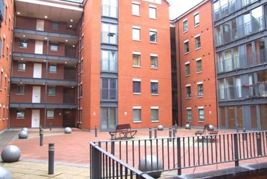 2 bed flat, Pilcher Gate, City centre, Nottingham, NG12GB - Image 1